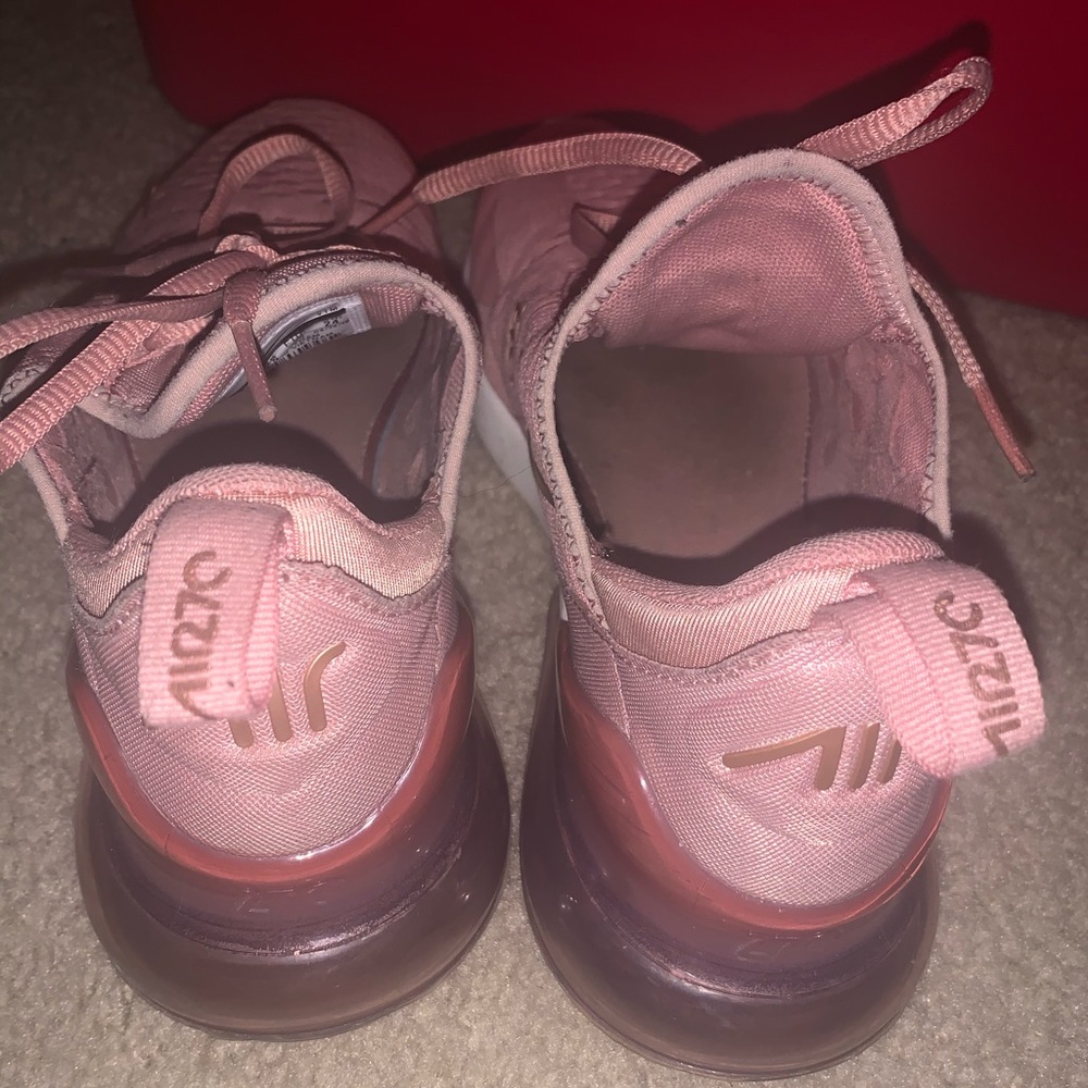 Women’s Nike 270’s - Picture 2 of 3